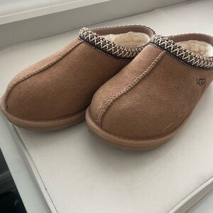 UGG Kids Tan Slippers with Patterned Trim